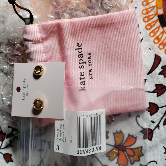 KATE SPADE "Spot The Spade" stud earrings. NWT includes dust bag - Picture 6 of 9